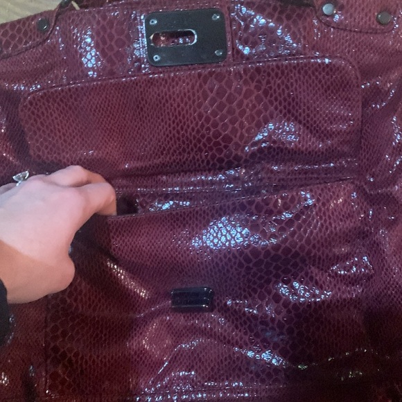 Kenneth Cole Reaction XL snakeskin hobo tote w/crossbody straps - Picture 5 of 11